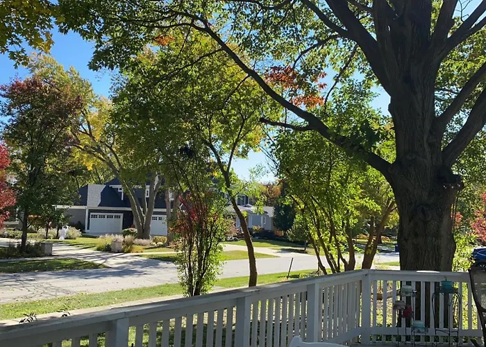 B1 A Private Room In Naperville Downtown With Desk And Wi-Fi Near Everything